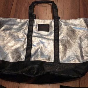 This is a great bag for a quick vacation!!